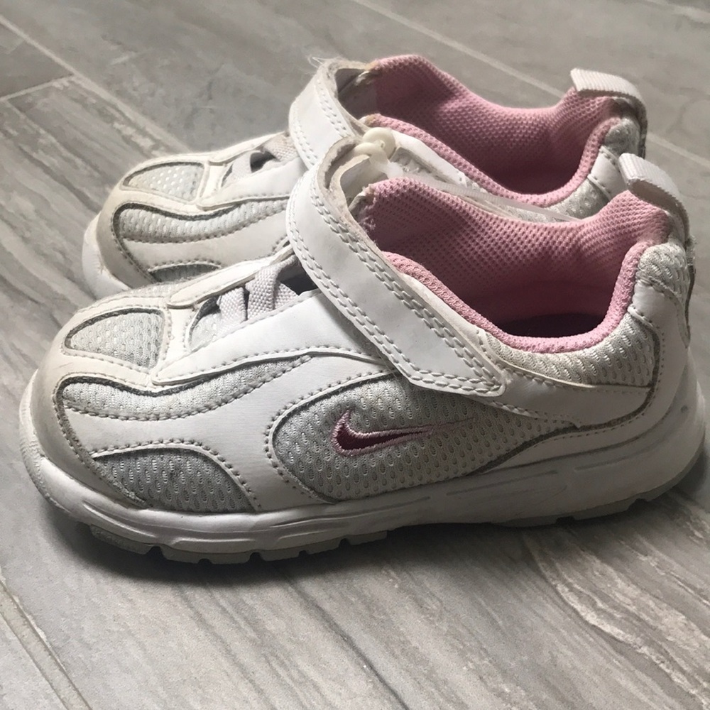 Toddler Nike sneakers size 8, great used condition